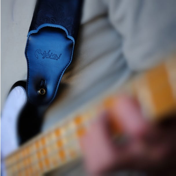 RightOn Straps 709 Groove B-Charm Black 2.jpg