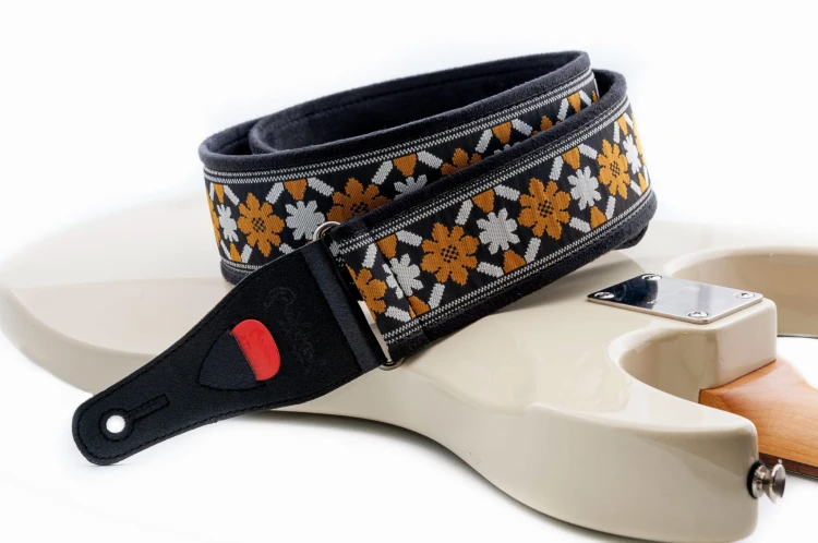-john_lennon_guitar_strap-legend-casino-(2)-1663854300.jpg