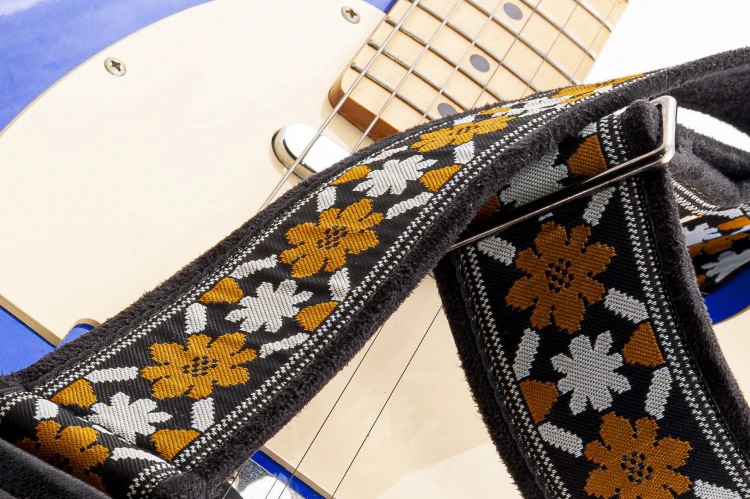 -john_lennon_guitar_strap-legend-casino-(20)-1663854300.jpg
