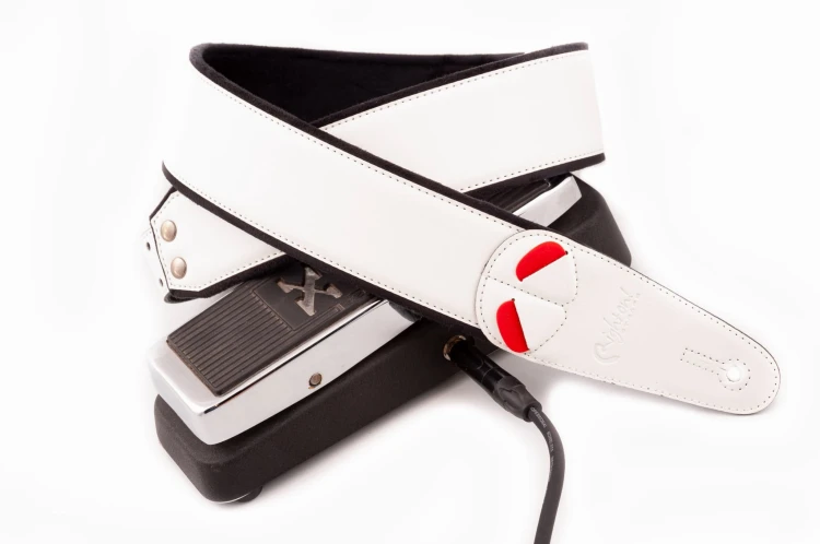 guitar-strap-vegan-charm-white-(7)-1668588590.jpg